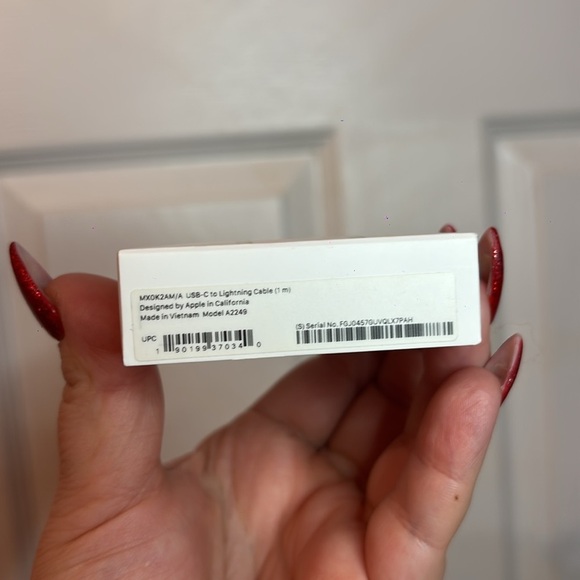 Apple USB-C to Lightning Cable (1m) - White - Picture 3 of 3